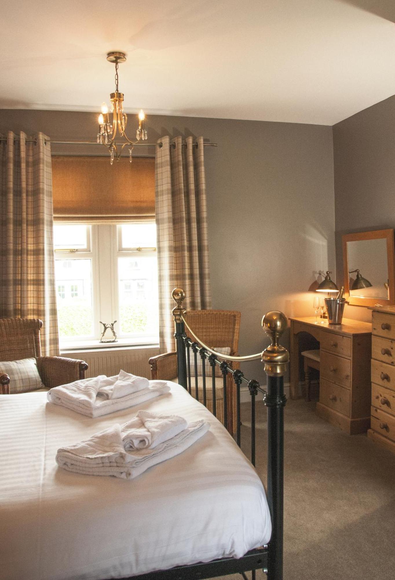 The Poplars Rooms & Cottages Тирск Экстерьер фото