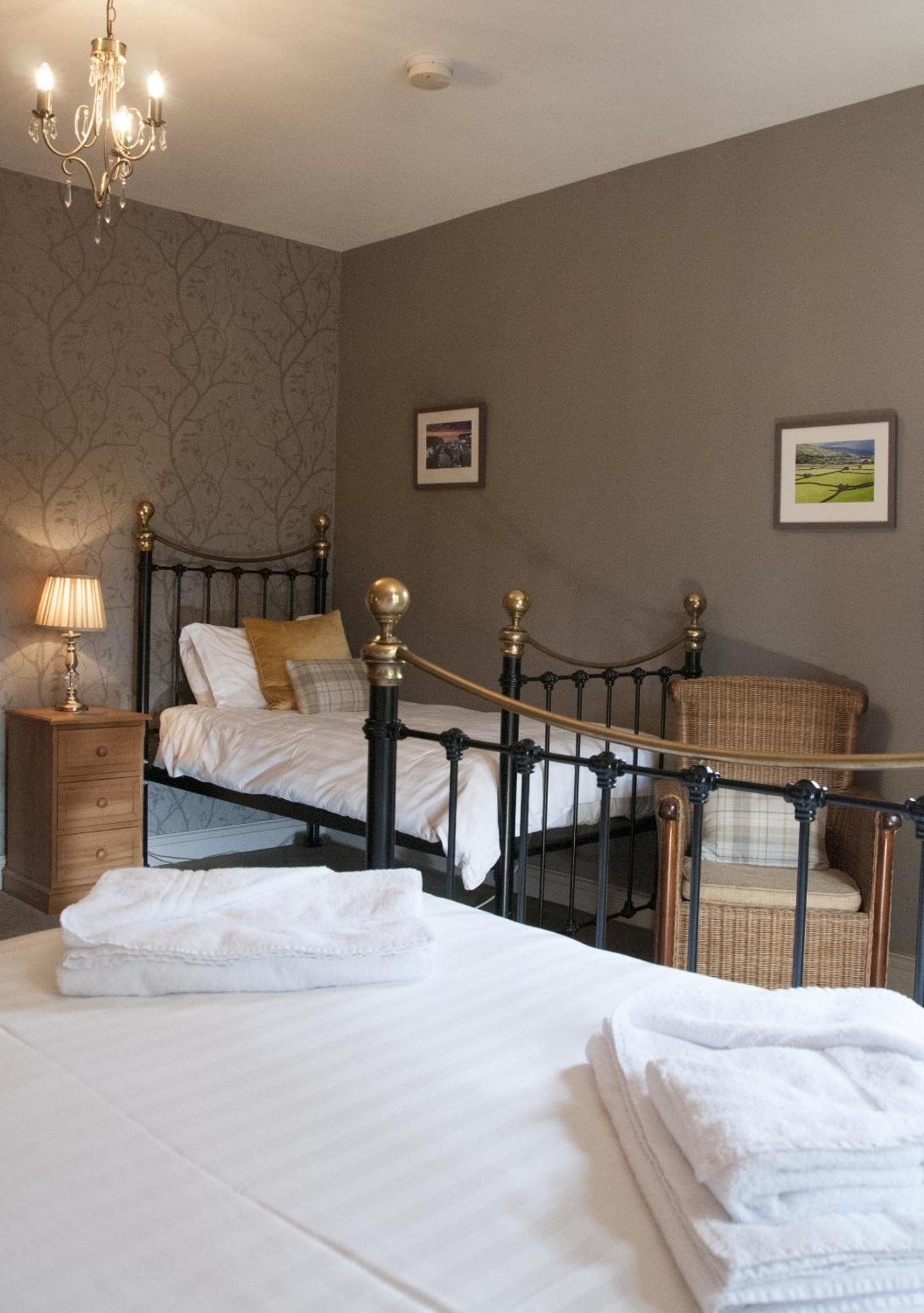The Poplars Rooms & Cottages Тирск Экстерьер фото